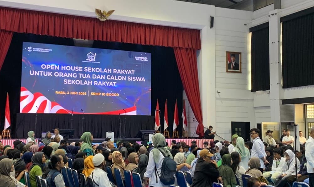Prabowo Dijadwalkan Hadiri Open House Sekolah Rakyat di Bogor, Ortu Calon Siswa Nunggu Sejak Pagi Prabowo Dijadwalkan Hadiri Open House Sekolah Rakyat di Bogor, Ortu Calon Siswa Nunggu Sejak Pagi
