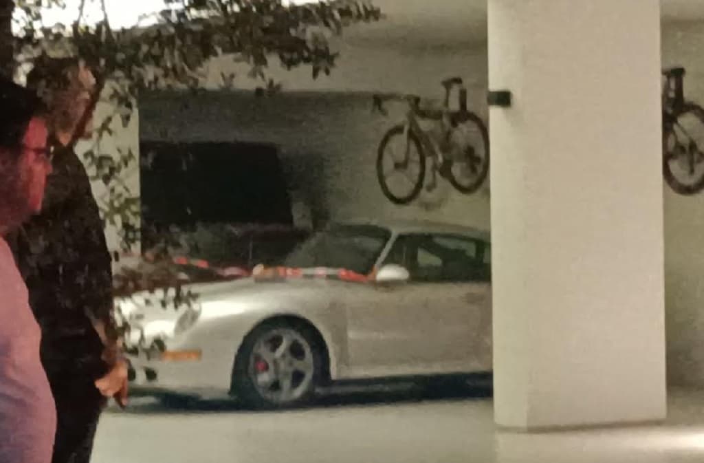 KPK Segel 2 Mobil usai Geledah Rumah Wamen Imipas Silmy Karim KPK Segel 2 Mobil usai Geledah Rumah Wamen Imipas Silmy Karim