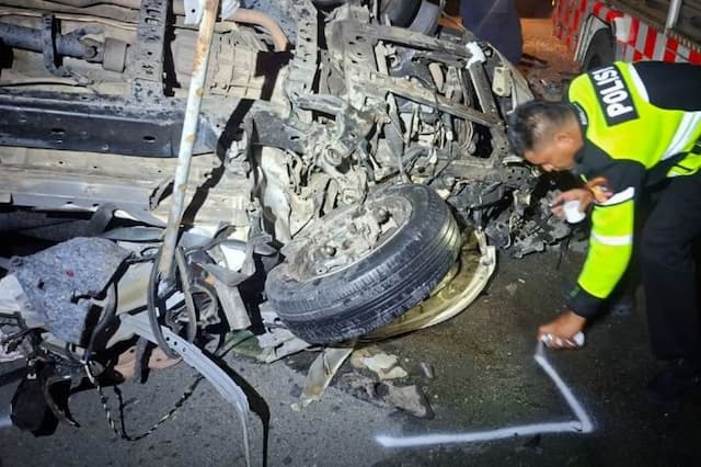 Kronologi Kecelakaan Tewaskan 3 Orang di Tol Pekanbaru, Ambulans Hilang Kendali Tabrak Truk Kronologi Kecelakaan Tewaskan 3 Orang di Tol Pekanbaru, Ambulans Hilang Kendali Tabrak Truk