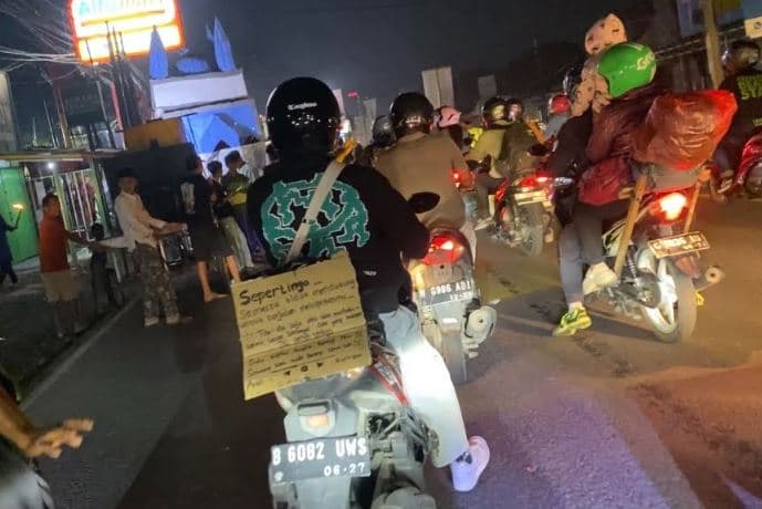 Masih Banyak Pemudik Terjebak di Pantura saat Malam Takbiran Masih Banyak Pemudik Terjebak di Pantura saat Malam Takbiran