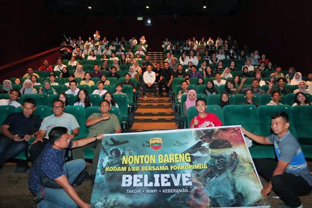 Nonton Bareng Film 'Believe' Bersama Unsur Pimpinan TNI/Polri, Gubernur Sumut serta Para Pelajar Nonton Bareng Film 'Believe' Bersama Unsur Pimpinan TNI/Polri, Gubernur Sumut serta Para Pelajar