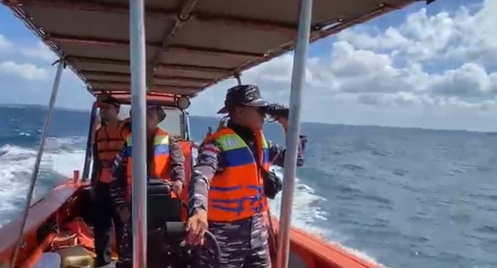 Drama Penyelamatan di Laut Rote: Korban Selamat Ditemukan dalam Cool Box Drama Penyelamatan di Laut Rote: Korban Selamat Ditemukan dalam Cool Box