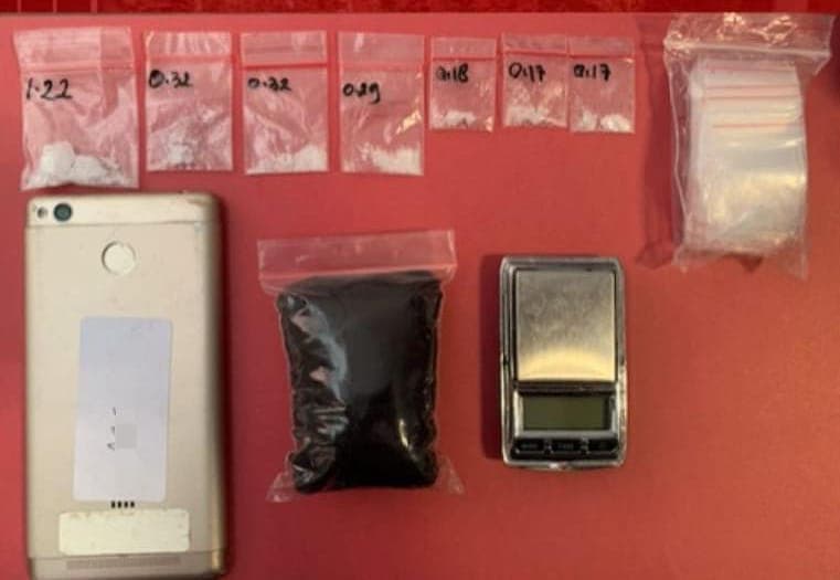 Siasat Licik 3 Pengedar Narkoba Ditangkap Polres Gresik, Sembunyikan Sabu di Sampah dan Kaos Kaki Siasat Licik 3 Pengedar Narkoba Ditangkap Polres Gresik, Sembunyikan Sabu di Sampah dan Kaos Kaki