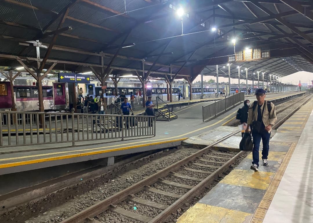 Libur Panjang Agustus, KA Tambahan Argo Anjasmoro Singgah di Stasiun Bojonegoro Libur Panjang Agustus, KA Tambahan Argo Anjasmoro Singgah di Stasiun Bojonegoro