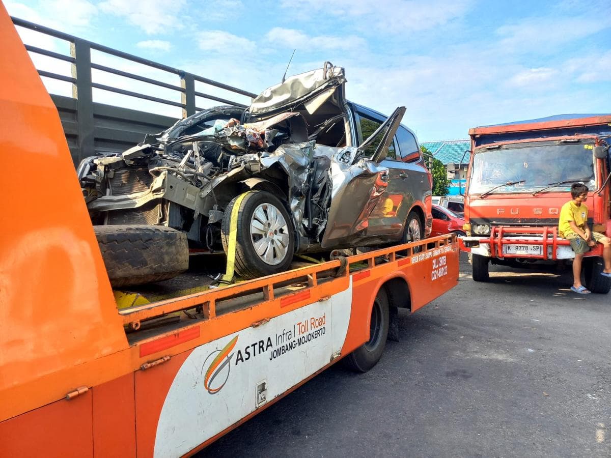 Inilah Identitas Tiga Korban Tewas Kecelakaan Maut Wuling Tabrak Truk Fuso di Tol Jombang Inilah Identitas Tiga Korban Tewas Kecelakaan Maut Wuling Tabrak Truk Fuso di Tol Jombang