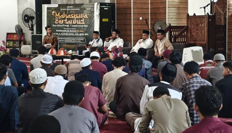 Ratusan Mahasiswa Hadiri Seminar Islam di Unhas, Bahas Pentingnya Tauhid Ratusan Mahasiswa Hadiri Seminar Islam di Unhas, Bahas Pentingnya Tauhid