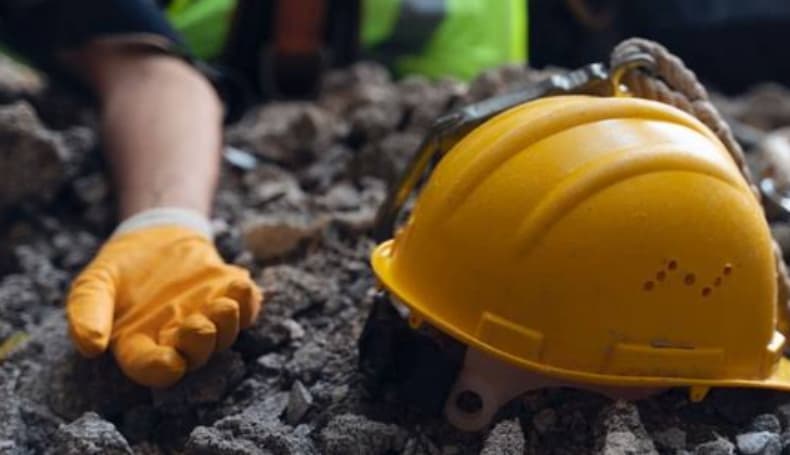 Pekerja Proyek Gedung FH Unhas Terjatuh, Rektor Instruksikan Evaluasi K3 Pekerja Proyek Gedung FH Unhas Terjatuh, Rektor Instruksikan Evaluasi K3