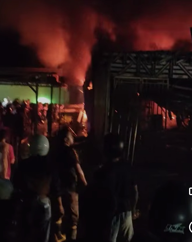 Bengkel di Labuan Bajo Ludes Dilalap Api, Belasan Motor Ikut Terbakar Bengkel di Labuan Bajo Ludes Dilalap Api, Belasan Motor Ikut Terbakar