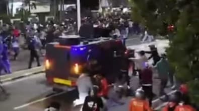 Tragedi Berdarah: Demo Buruh di DPR Menelan Korban Jiwa, Kapolda Sampaikan Permohonan Maaf Tragedi Berdarah: Demo Buruh di DPR Menelan Korban Jiwa, Kapolda Sampaikan Permohonan Maaf