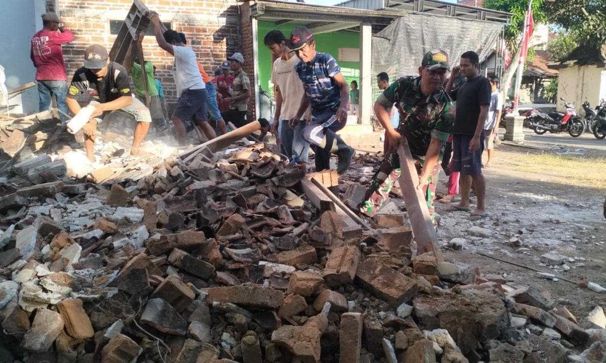 Rumah Nenek di Ponorogo Mendadak Roboh dan Menimpa Penghuni, Begini Kondisinya Rumah Nenek di Ponorogo Mendadak Roboh dan Menimpa Penghuni, Begini Kondisinya