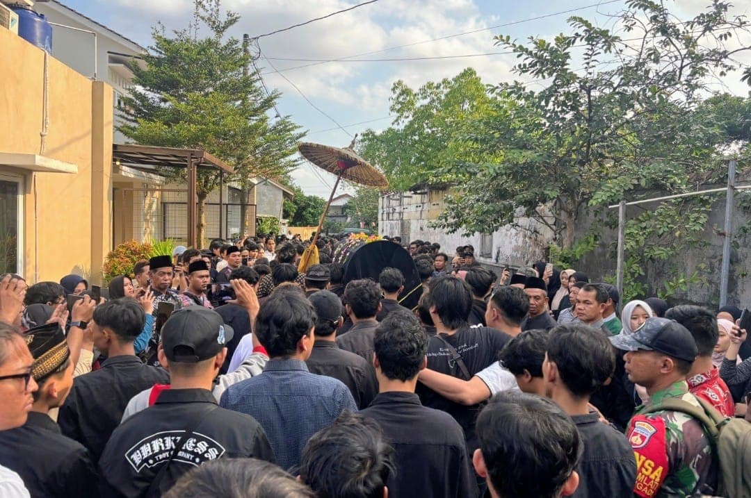 Tolak Autopsi, Keluarga Minta Usut Kematian Mahasiswa Amikom Rheza Sendy yang Meninggal Usai Demo Tolak Autopsi, Keluarga Minta Usut Kematian Mahasiswa Amikom Rheza Sendy yang Meninggal Usai Demo