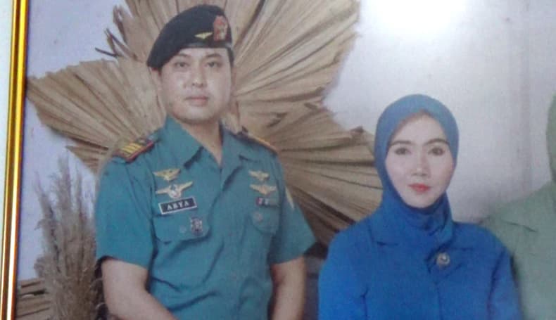Istri Capt Haryanto Tahir Pilot Helikopter Jatuh Bertolak ke Kalimantan Istri Capt Haryanto Tahir Pilot Helikopter Jatuh Bertolak ke Kalimantan