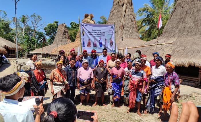 Sabana Sumba, Surga yang Terancam Api dan Konversi Lahan Sabana Sumba, Surga yang Terancam Api dan Konversi Lahan