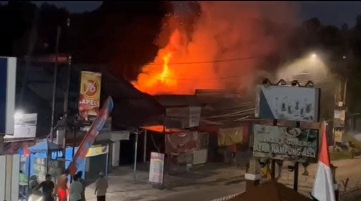 Kebakaran Maut Ruko Pecel Lele di Gunung Putri Bogor, Polisi Buru Seorang Inisial S Kebakaran Maut Ruko Pecel Lele di Gunung Putri Bogor, Polisi Buru Seorang Inisial S