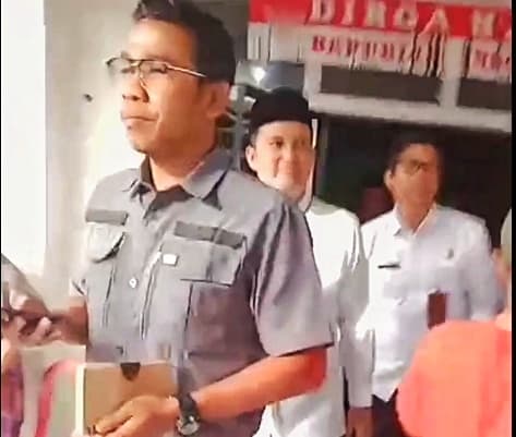 Rapat Wakil Bupati di Kapalo Hilalang Bubar, Warga Usir Rombongan Rapat Wakil Bupati di Kapalo Hilalang Bubar, Warga Usir Rombongan