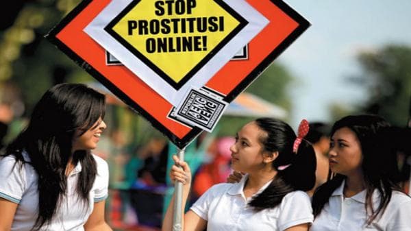 Tawarkan Gadis Via Michat, Prostitusi Online di Hotel Purwokerto Dibongkar Polisi Tawarkan Gadis Via Michat, Prostitusi Online di Hotel Purwokerto Dibongkar Polisi