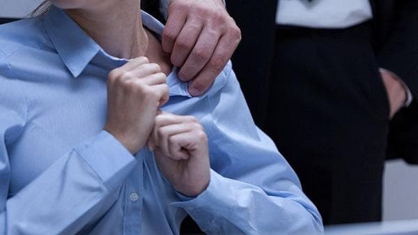 Tak Kuat Nahan Nafsu Lihat Kecantikan Mama Muda, Seorang Pria Remas Payudara Ibu Muda di Angkot Tak Kuat Nahan Nafsu Lihat Kecantikan Mama Muda, Seorang Pria Remas Payudara Ibu Muda di Angkot