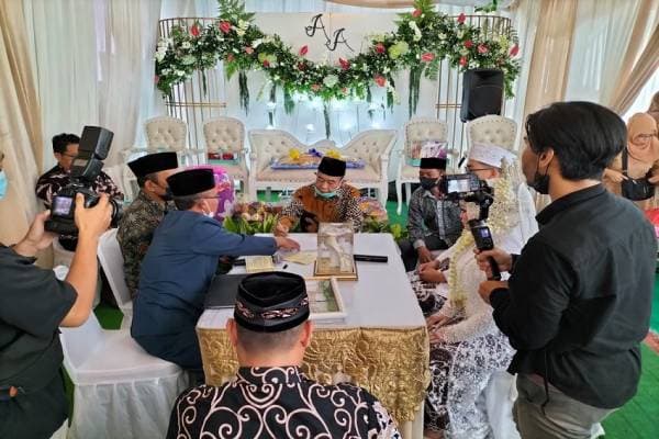 Viral Akad Nikah hanya Bisa Dilayani KUA saat Jam Kantor dan Hari Kerja Saja, Begini Kata Kemenag Viral Akad Nikah hanya Bisa Dilayani KUA saat Jam Kantor dan Hari Kerja Saja, Begini Kata Kemenag