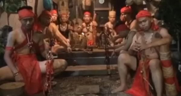 Mengenal Ritual Sakral Mangkuk Merah Suku Dayak, Pertanda Perang Mengenal Ritual Sakral Mangkuk Merah Suku Dayak, Pertanda Perang