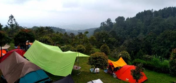 10 Tempat Camping di Sukabumi, Pesona Alamnya Cocok untuk Healing dari Penatnya Pekerjaan 10 Tempat Camping di Sukabumi, Pesona Alamnya Cocok untuk Healing dari Penatnya Pekerjaan