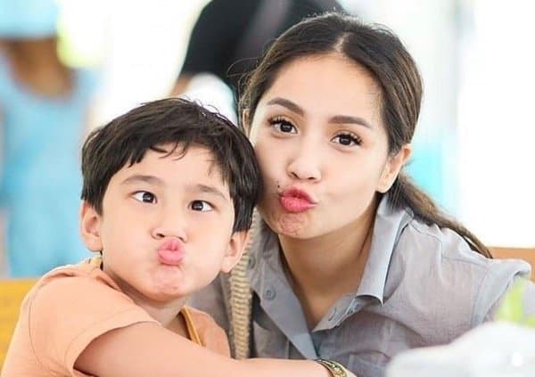 Habis Potong Rambut Rafathar, Tukang Cukur Ini Beli IPhone Baru Habis Potong Rambut Rafathar, Tukang Cukur Ini Beli IPhone Baru