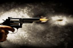 Brutal! Lepaskan Tembakan Membabi Buta, Pria 14 Tahun Bersenjata Bunuh 3 Orang di Mall