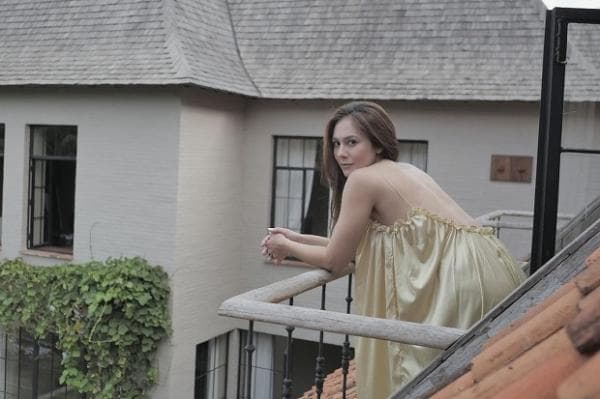 Pose Hot di Atas Ranjang, Wulan Guritno Bikin Kaum Pria Kepanasan Pose Hot di Atas Ranjang, Wulan Guritno Bikin Kaum Pria Kepanasan