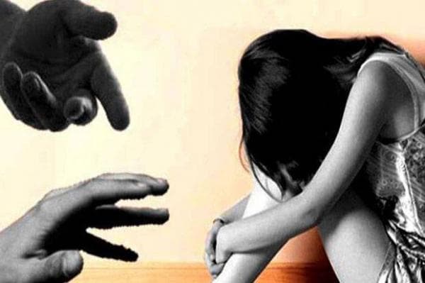 Dokter Menangis Usai Persalinan, Kisah Pilu Remaja 14 Tahun Lahirkan Bayi Hasil Rudapaksa Kakek Dokter Menangis Usai Persalinan, Kisah Pilu Remaja 14 Tahun Lahirkan Bayi Hasil Rudapaksa Kakek