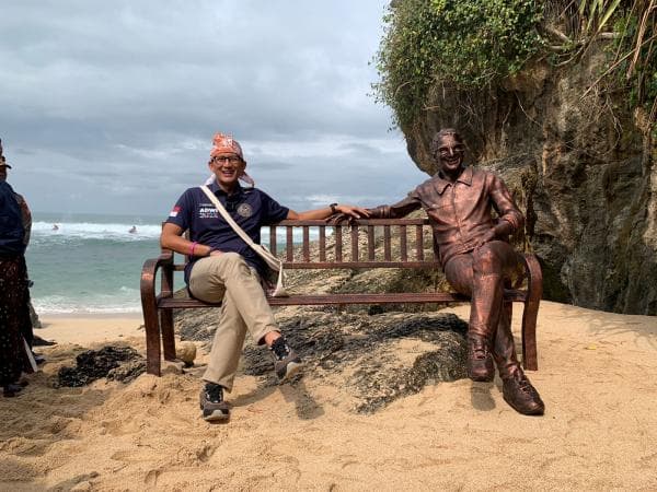 Jokowi Instruksikan Sandiaga Uno Sukseskan Proyek Strategis Nasional dan Buka Lapangan Kerja Jokowi Instruksikan Sandiaga Uno Sukseskan Proyek Strategis Nasional dan Buka Lapangan Kerja