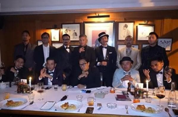 Klub Motor Prediksi Kompak Dandan Ala Mafia Italia, Rayakan Hari Jadi Ke-4 Klub Motor Prediksi Kompak Dandan Ala Mafia Italia, Rayakan Hari Jadi Ke-4