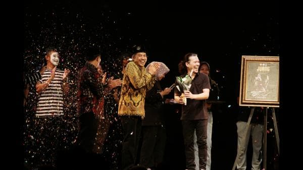 Sang Maestro Pantomim Septian Dwi Cahyo Tampil Memukau di SMA NU 1 Gresik Sang Maestro Pantomim Septian Dwi Cahyo Tampil Memukau di SMA NU 1 Gresik