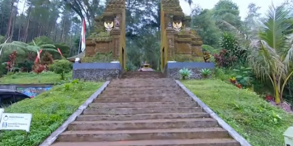 Mitos Mengerikan Pesugihan Gunung Kawi, Wajib Tumbalkan Nyawa Keluarga Bila Ingin Kaya 7 Turunan Mitos Mengerikan Pesugihan Gunung Kawi, Wajib Tumbalkan Nyawa Keluarga Bila Ingin Kaya 7 Turunan