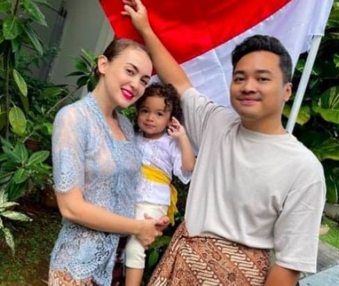 Artis Cantik yang Kecantol Orang Batak, Ibarat Motor Bocor yang Singgah Ke Tambal Ban Artis Cantik yang Kecantol Orang Batak, Ibarat Motor Bocor yang Singgah Ke Tambal Ban