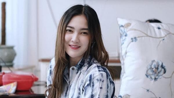 7 Artis Wanita Jawa Timur Tercantik dan Berprestasi, Simak Yuk! 7 Artis Wanita Jawa Timur Tercantik dan Berprestasi, Simak Yuk!