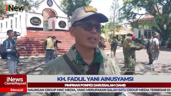 VIDEO: Peringati Hari Pahlawan, Pondok Pesantren Darussalam Ciamis Ziarah ke Makam Jambansari VIDEO: Peringati Hari Pahlawan, Pondok Pesantren Darussalam Ciamis Ziarah ke Makam Jambansari