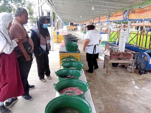 Tak Perlu Pusing Cari Ikan Laut Segar di Sekitar Karanganyar? Coba Ke Pasar Lalung Ini Tak Perlu Pusing Cari Ikan Laut Segar di Sekitar Karanganyar? Coba Ke Pasar Lalung Ini