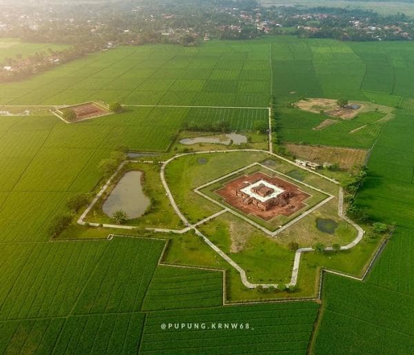 Intip Keindahan Candi Jiwa, Wisata Sejarah di Karawang yang Dikelilingi Panorama Alam Hijau Intip Keindahan Candi Jiwa, Wisata Sejarah di Karawang yang Dikelilingi Panorama Alam Hijau