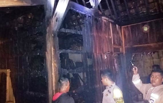 Isi Daya Ponsel Terlalu Lama, Rumah di Grobogan Terbakar