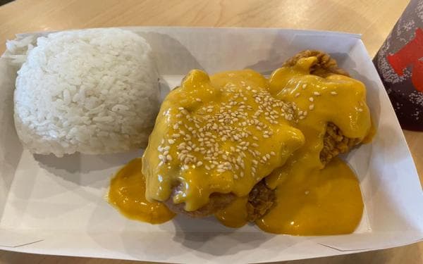 KFC Hadirkan Menu Baru Ayam Goreng Dibalur Saus Keju KFC Hadirkan Menu Baru Ayam Goreng Dibalur Saus Keju