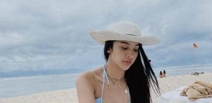 Anya Geraldine Pakai Bikini di Pantai Bikin Netizen Menelan Ludah, Ini Gayanya Anya Geraldine Pakai Bikini di Pantai Bikin Netizen Menelan Ludah, Ini Gayanya