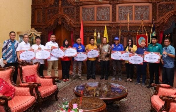 Serahkan Dana Bantuan Parpol, Bupati Kudus Hartopo Dorong Partai Politik Lakukan Pendidikan Politik