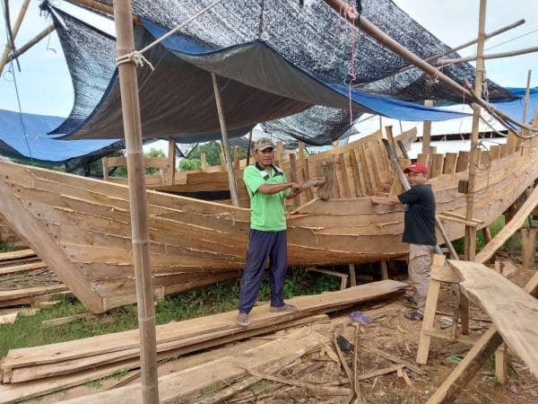 Menilik Pembuatan Perahu Nelayan Tradisional di Pemalang, Ternyata Sangat Handal Menilik Pembuatan Perahu Nelayan Tradisional di Pemalang, Ternyata Sangat Handal