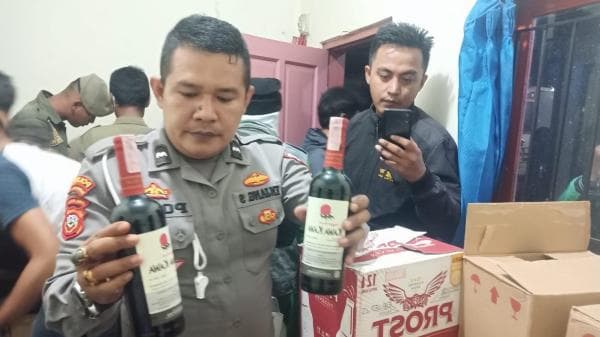 Kamar Kontrakan di Tasikmalaya Jadi Gudang Miras, Polisi dan Satpol PP Amankan 973 Botol
