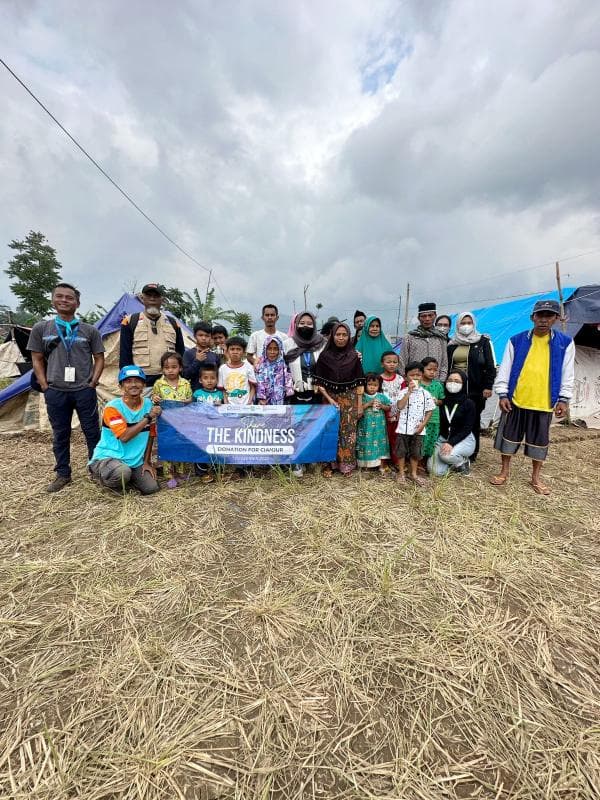 Pesona Square-Depok24jam Kerja Sama Salurkan Bantuan ke Cianjur bersama Sekolah Relawan