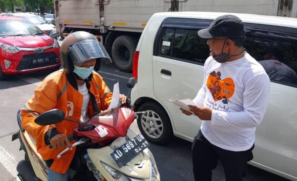 Mantan Napiter Serukan Kedamaian Tolak Kekerasan, Bagikan Kaos dan Bunga di Sukoharjo Mantan Napiter Serukan Kedamaian Tolak Kekerasan, Bagikan Kaos dan Bunga di Sukoharjo