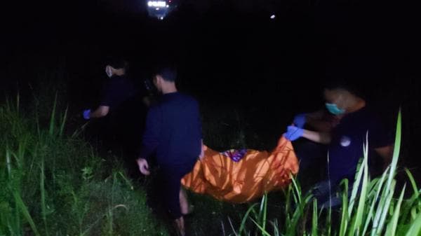 Heboh, Mayat Pria Tanpa Celana Ditemukan di Bekas Pabrik Sitrun Engsun Tasikmalaya Heboh, Mayat Pria Tanpa Celana Ditemukan di Bekas Pabrik Sitrun Engsun Tasikmalaya
