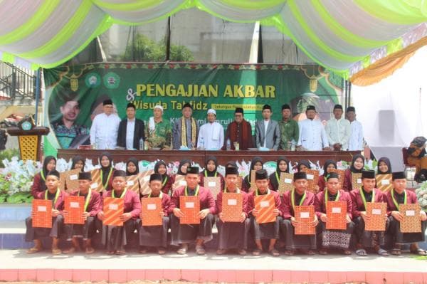 Pengajian Akbar dan Wisuda Tahfidz Ponpes Dar Al Hikmah Bumi Agung, Hadirkan Gus Fahmi Pengajian Akbar dan Wisuda Tahfidz Ponpes Dar Al Hikmah Bumi Agung, Hadirkan Gus Fahmi