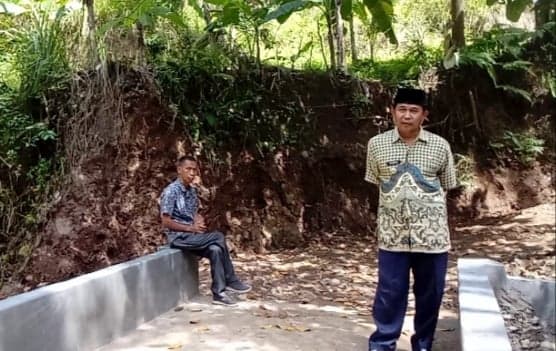Berkeinginan Ciptakan Destinasi Wisata Bukit Gunturan, Suherman Lurah Grogol Cilegon Bangun Jembatan Berkeinginan Ciptakan Destinasi Wisata Bukit Gunturan, Suherman Lurah Grogol Cilegon Bangun Jembatan