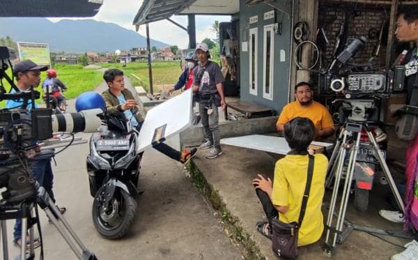 Pemeran Bomber Suparman Reborn, Sempat Jualan Nasi Uduk Rp5 Ribu hingga Jadi Konten Kreator Pemeran Bomber Suparman Reborn, Sempat Jualan Nasi Uduk Rp5 Ribu hingga Jadi Konten Kreator
