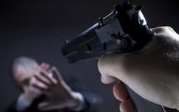 Pria Mengamuk Lepaskan Tembakan 3 Kali di Jatinegara Diduga Mantan Suami Artis, Kini Diburu Polisi